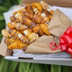 desayunos-a-domicilio-en-madrid-en-toda-espana-desayunos-kubala-ramo-croissants-chocolate.jpg